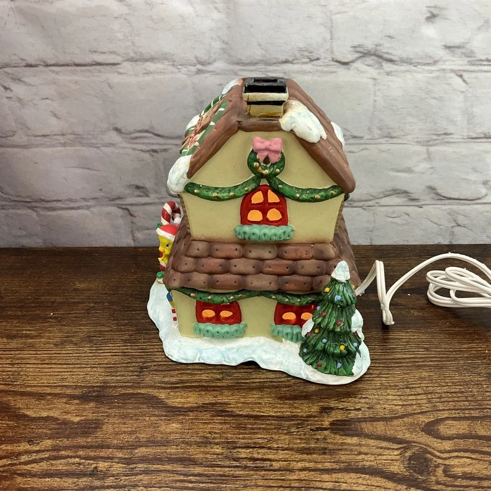 Vintage‎ 1996 Looney Tunes Lighted Ceramic Tweety Candy Shop Decoration
